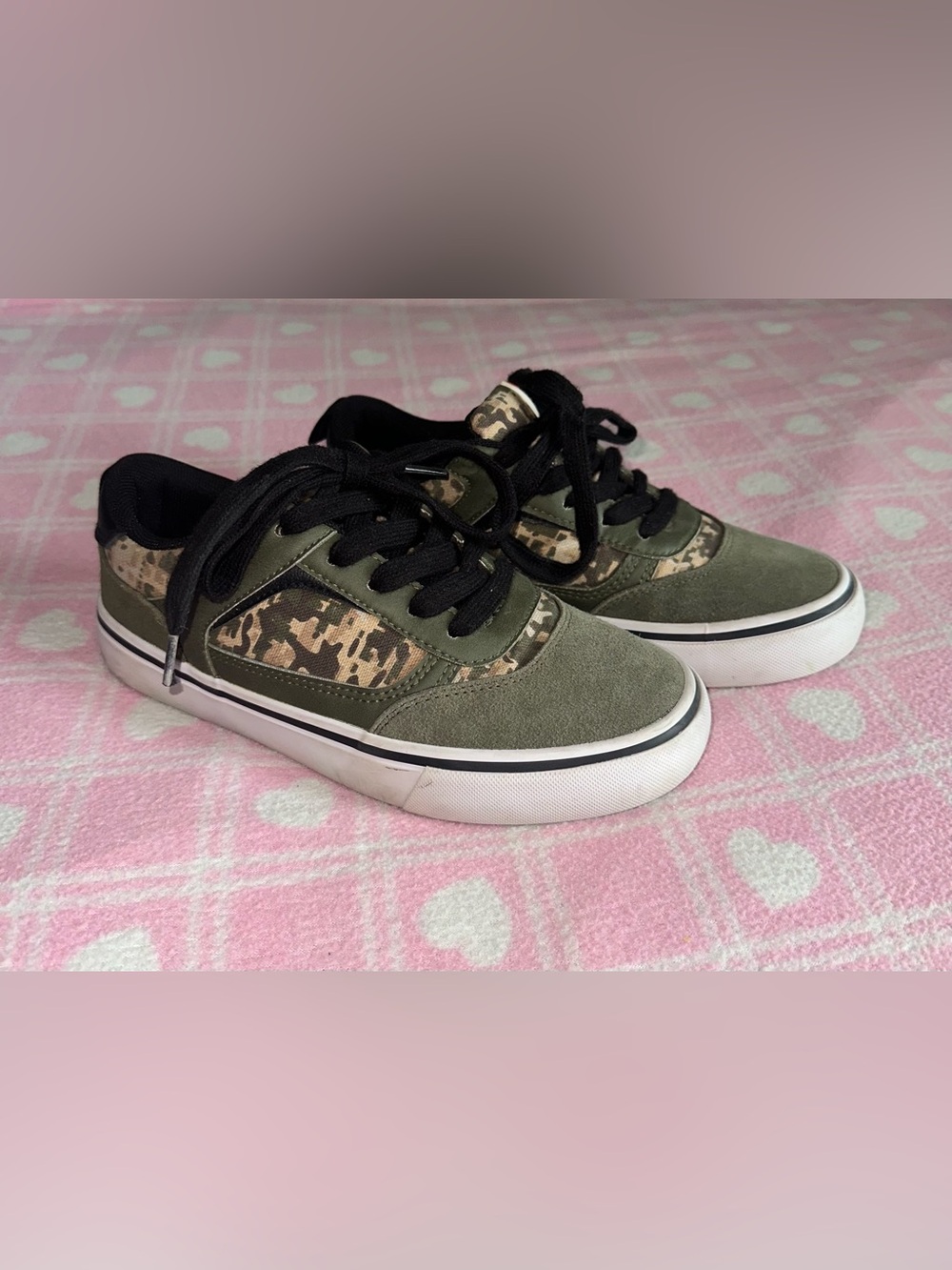 Airwalk Kids Olive Green Camo Low-Top Sneakers with Black Laces